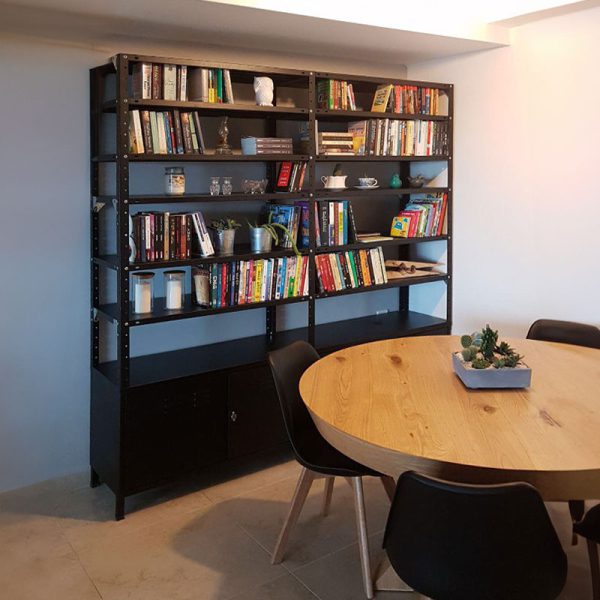 ארונית בשילוב מדפים