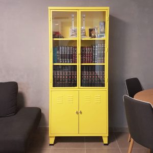 ארון דלתות זכוכית